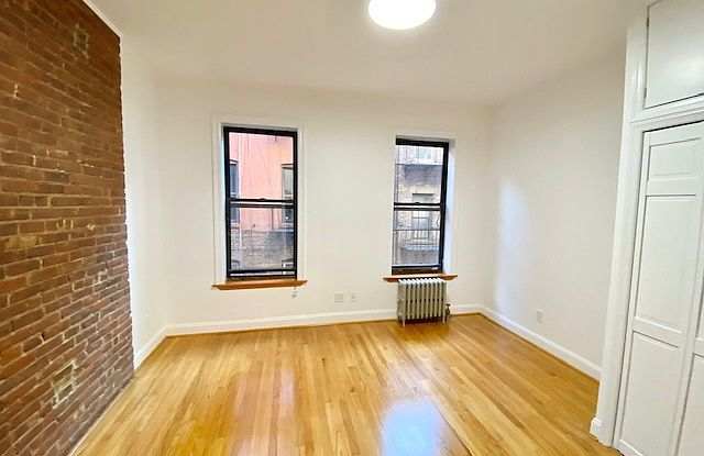 306 E 11th St Apt 4C Gallery 2
