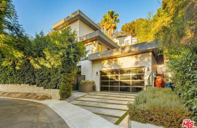 2260 Alcyona Dr Gallery 1