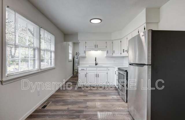 204 E 24th St photos photos