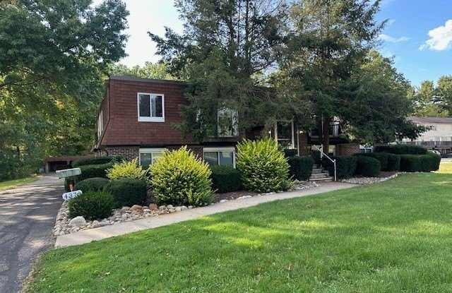 4376 Darrow Road photos photos