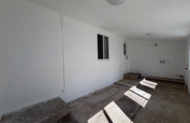 Recently Remodeled 3 Bedroom 2 Bath Home with Covered Patio & 2 Car Garage Gallery 4