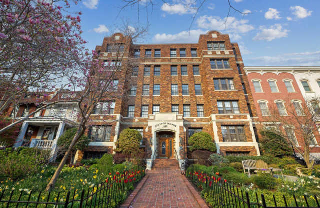 Must See! Charming, top floor studio unit in sought after Capitol Hill neighborhood!! - 644 Massachusetts Avenue Northeast, Washington, DC 20002