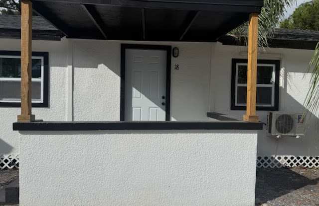 4605 North Hubert Avenue - 18 photos photos