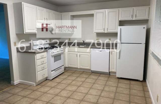 Two Bedroom 1.5 Bath Duplex with Modern Kitchen and Garage! Gallery 3