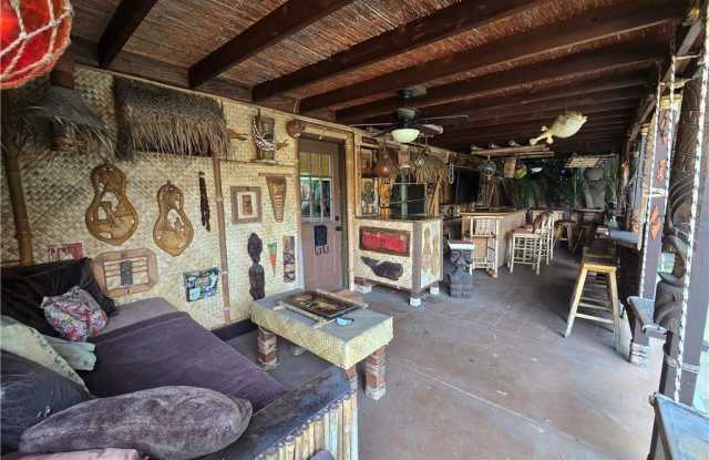 617 N Beachwood photos photos