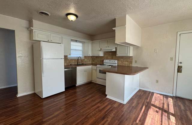1108 SE 40th- COMING SOON! Gallery 3