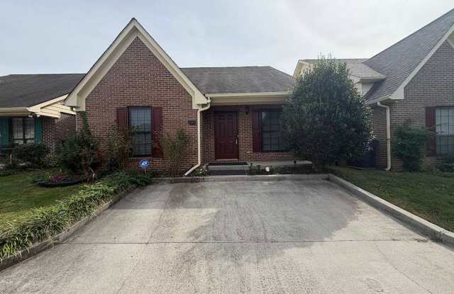 STUNNING UPDATED 3 BEDROOM TOWNHOUSE IN SILVER BROOK IN W. KNOX11 Gallery 1