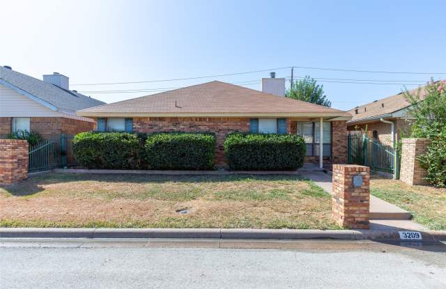 3209 Chimney Circle Gallery 2