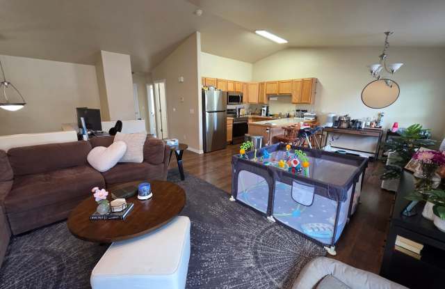 Easy JBER access and quiet location photos photos