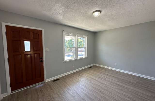 3 Bedroom, 1.5 Bath off Andrews Rd. Gallery 4