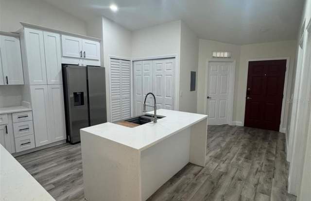 2880 CLUB CORTILE Circle Gallery 2
