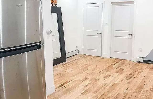 494 Hart Street Gallery 3