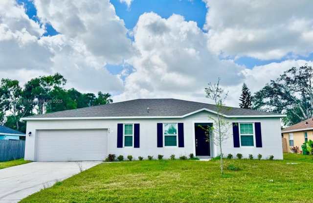 749 SE Karrigan Ter photos photos