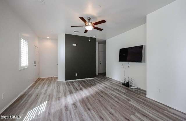 2725 E MINE CREEK Road Gallery 4