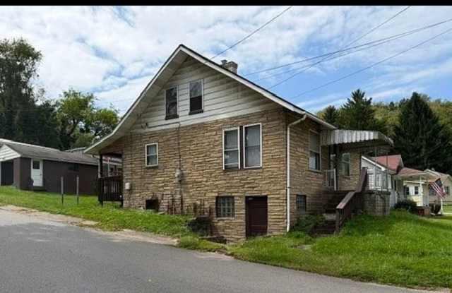 3 Bedroom Home-BlackHawk School Dist Gallery 3