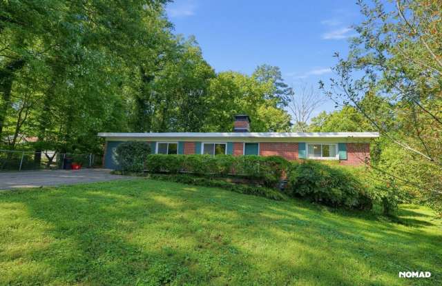 Charming 3BR Duplex in Decatur Gallery 1
