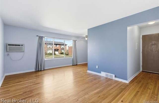 4840 Briarwood Avenue Gallery 2