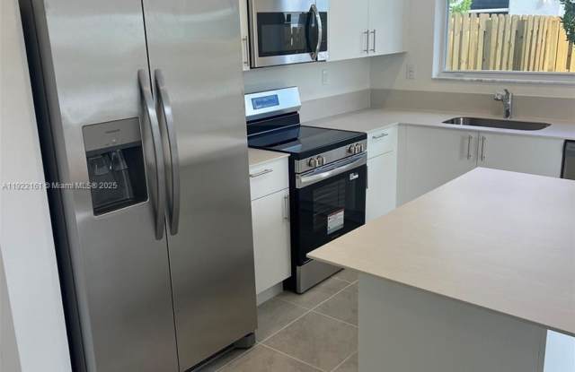 2630 Southeast 27th Court - 2630 Southeast 27th Court, Homestead, FL 33035