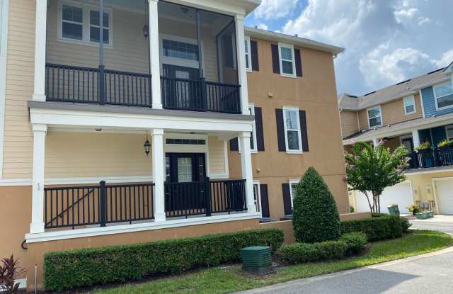 STUNNING  3 BR/3.5 BA TOWNHOME IN THE BEAUTIFUL Gallery 4