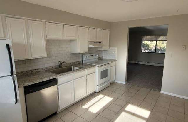 Large 2 Bedroom/ 1 Bathroom 2nd Level Condo in South Golden. photos photos