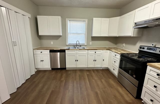 2003 W 17th St - 2003 West 17th Street, Texarkana, TX 75501