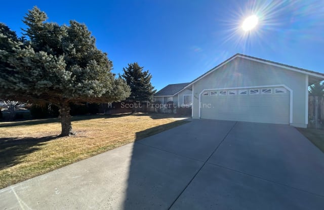 965 Sunview Ct - 965 Sunview Court, Indian Hills, NV 89705