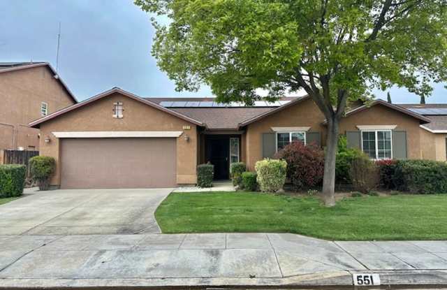 Clean and neat 4 bedroom, 2 bathroom single story in the Fancher Creek area 93727 photos photos