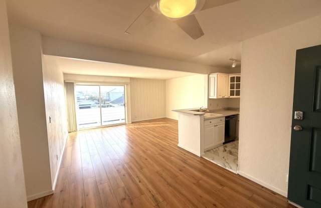 ONE BEDROOM ONE BATH UPDATED UPPER UNIT CONDO IN LARKSPUR ISLE photos photos