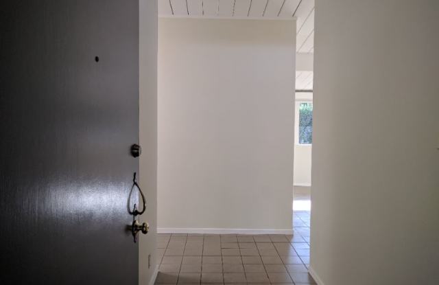 950 Van Auken Circle Gallery 4