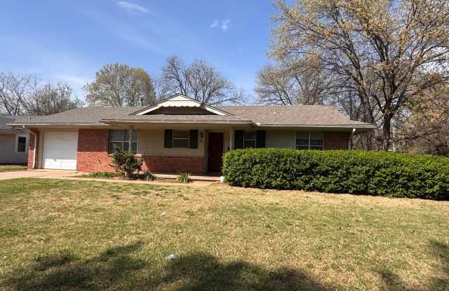 3 bed 2 bath in a great neighborhood in Norman, Refreshed and ready for move in! Gallery 3
