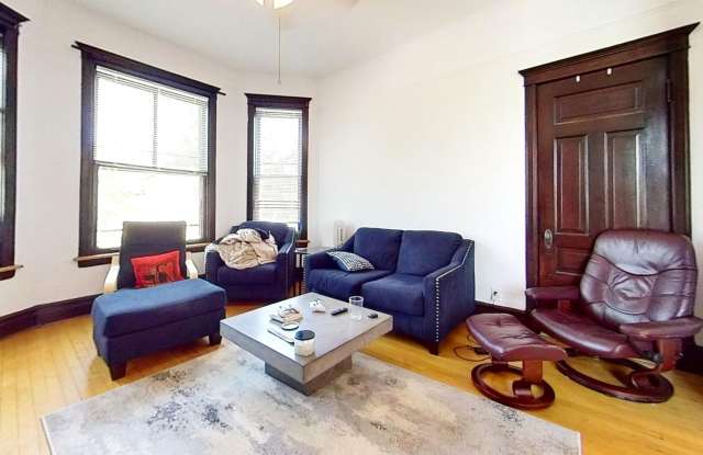 Top Floor Wrigleyville Two Bed Includes Heat photos photos
