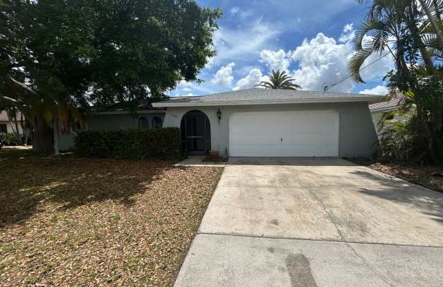 Freshly painted interior and new carpet in living room spacious home off Country Club Blvd photos photos