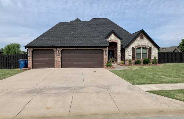 902 SW Cabriolet St photos photos