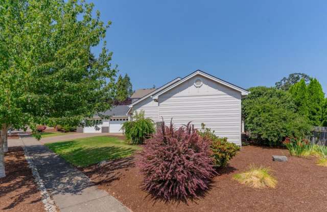 Contemporary West Salem Home Gallery 3