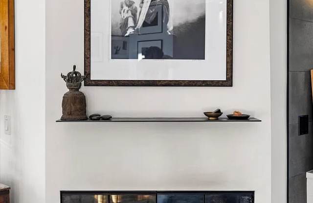 1227 De La Vina St Apt C Gallery 3