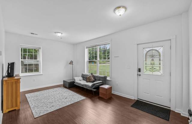 4813 Calvert Road Gallery 3