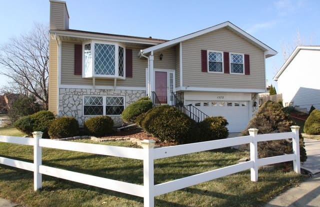 1572 Brookside Drive - 1572 Brookside Drive, Hoffman Estates, IL 60169
