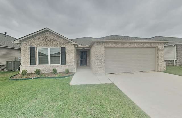 Very Nice 4 Bedroom 2 Bath Home in Yukon Schools photos photos