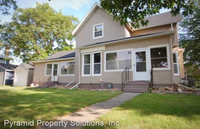 1203 Story St - 1203 Story Street, Boone, IA 50036