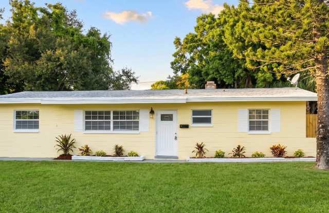 Newly Remodeled 3BR Home in Coquina Key – Large Yard with Dual Side Access photos photos Newly Remodeled 3BR Home in Coquina Key – Large Yard with Dual Side Access photos photos