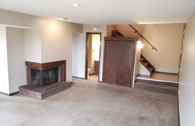 Spacious townhouse with updates and garage! Gallery 3