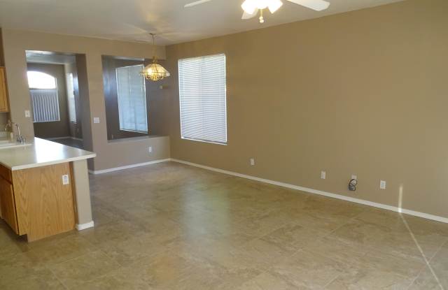 6577 W Lawrence Lane Gallery 4