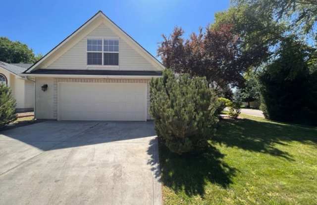 5774 Parchment~Gorgeous Bristol Heights Home w/ Hardwood & Custom Cabinetry! - 5774 North Parchment Place, Boise, ID 83713