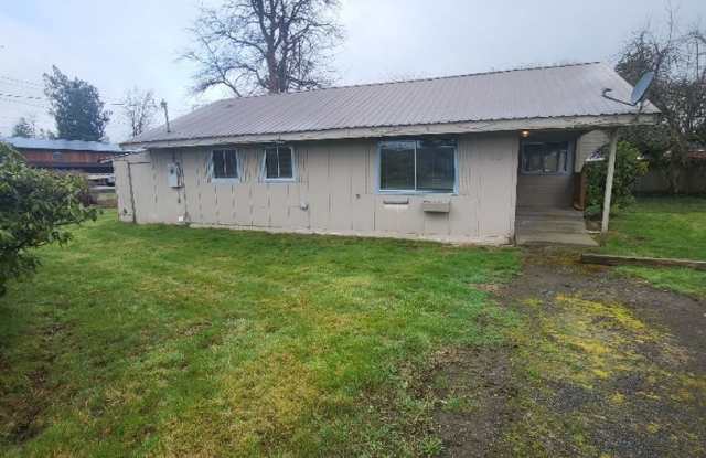 STATUS: *AVAILABLE* | R36B | $925 photos photos