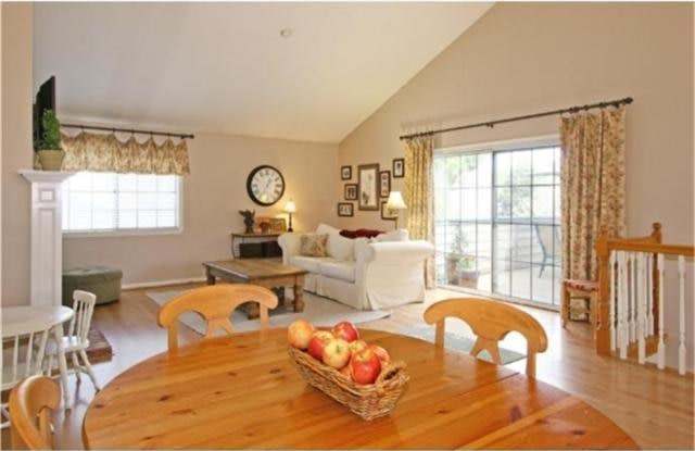 2206 AVIATION Way Gallery 2