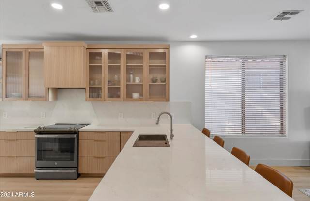 1084 E Susan Lane - 1084 East Susan Lane, Tempe, AZ 85281 1084 E Susan Lane - 1084 East Susan Lane, Tempe, AZ 85281