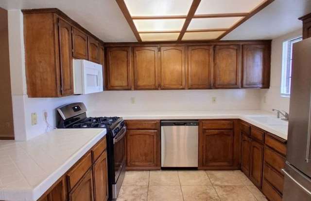 Charming Well-Maintained 3-Bed Fresno House! photos photos