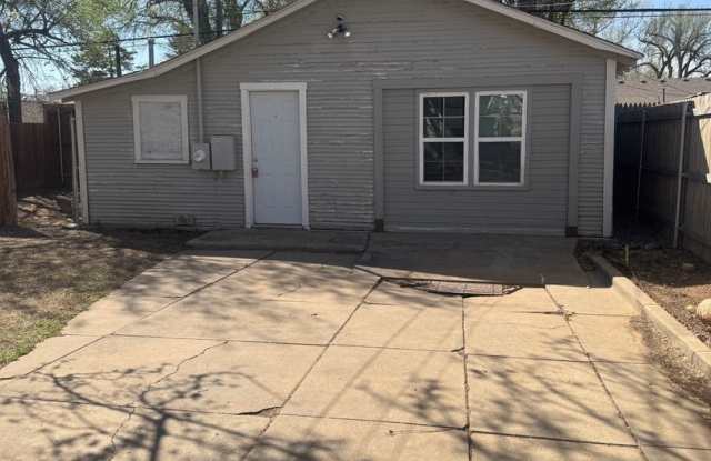 Adorable 1/1 bathroom fenced in yard photos photos Adorable 1/1 bathroom fenced in yard photos photos