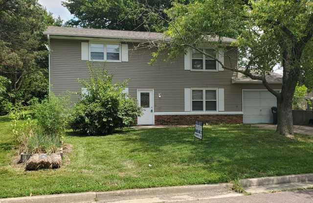 3 bd, 2 ba house N cental Columbia, near Vandiver/Paris, new paint/flooring photos photos