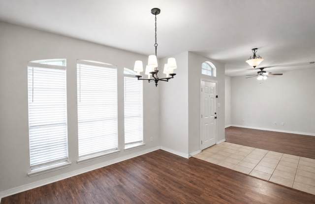 FOR LEASE! Stunning 3 Bedroom, 2 Bathroom, 2 Car Garage Home Located In Country Brook Park Estates Gallery 3